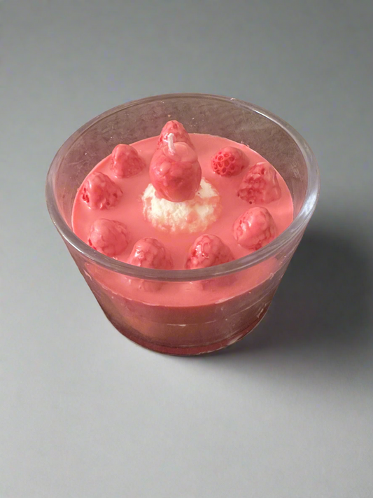 Ice cream strawberries and cream candle - Queen Cosmetics